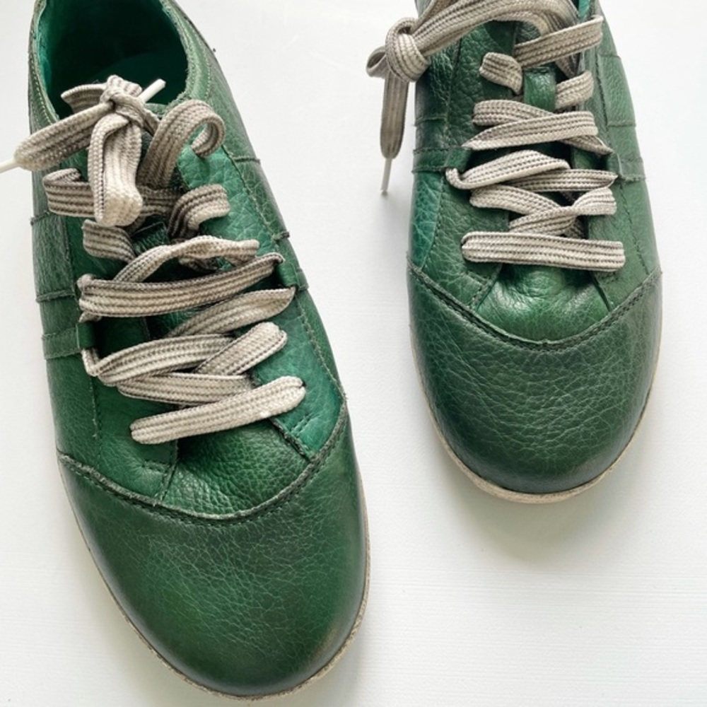 🌸NWOT Liebskind Distressed Look Leather Sneakers